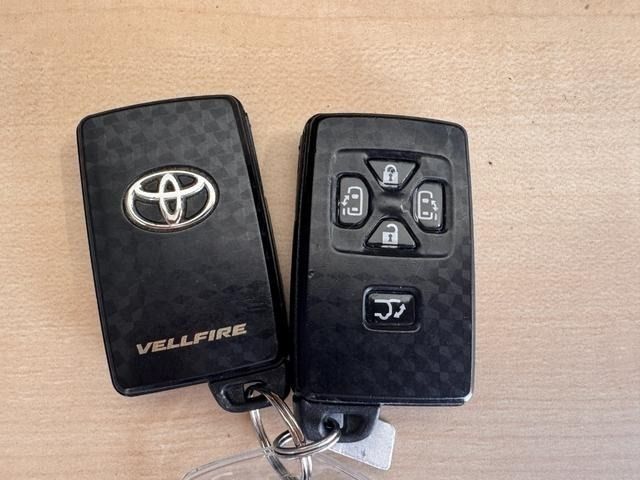 TOYOTA VELLFIRE 2013