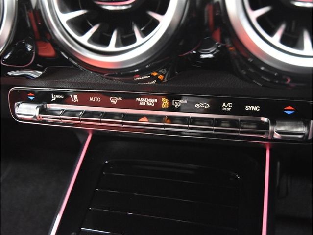 MERCEDES BENZ MERCEDES BENZ GLB 2023