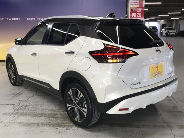 NISSAN KICKS 2021