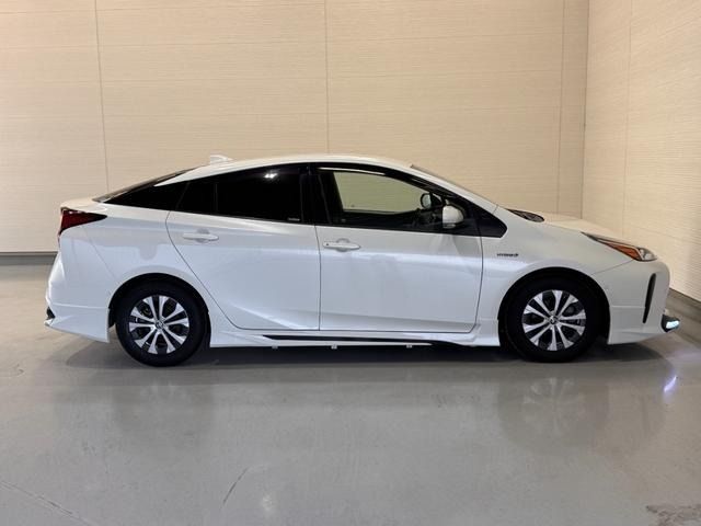 TOYOTA PRIUS 2019