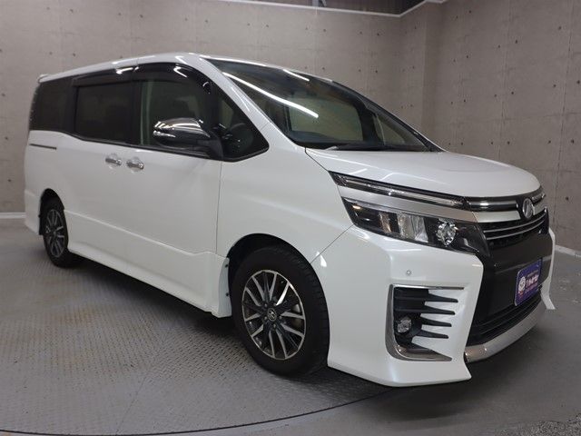 TOYOTA VOXY 2016