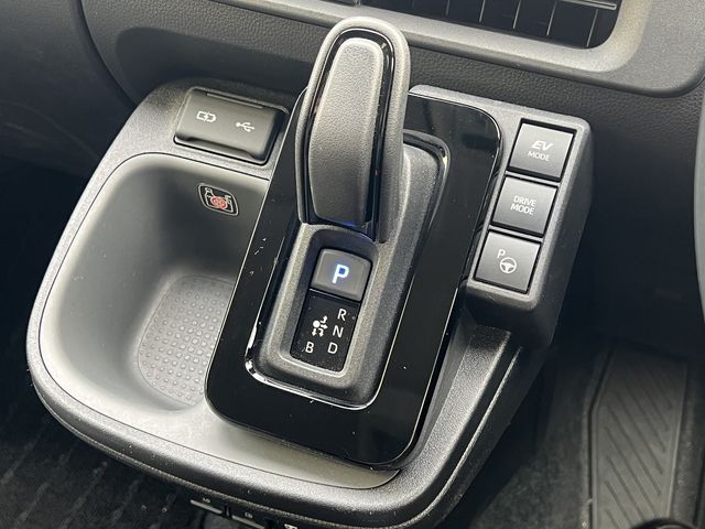 TOYOTA SIENTA HYBRID 2022