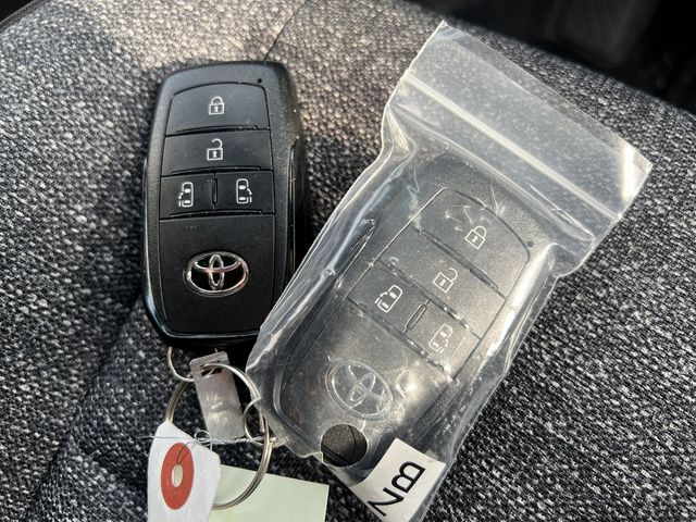 TOYOTA SIENTA HYBRID 2022