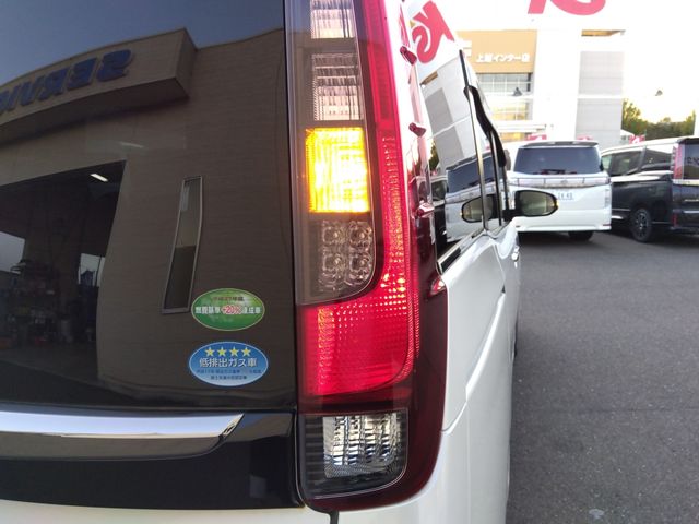 TOYOTA ESQUIRE 4WD 2016