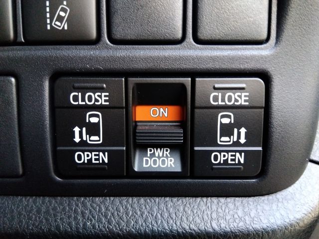 TOYOTA ESQUIRE 4WD 2016