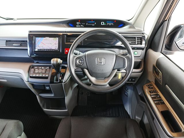 HONDA STEPWAGON 2016