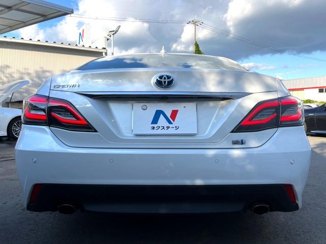 TOYOTA CROWN sedan hybrid 2022