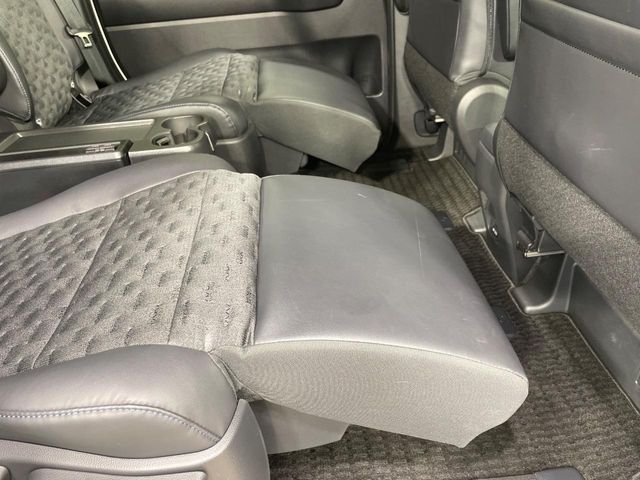 TOYOTA VOXY HYBRID 2023