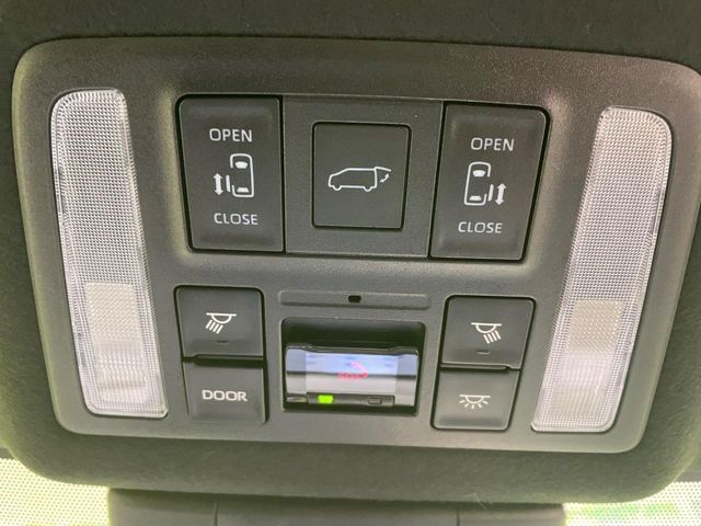 TOYOTA VOXY HYBRID 2023