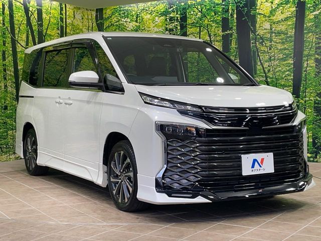 TOYOTA VOXY HYBRID 2023