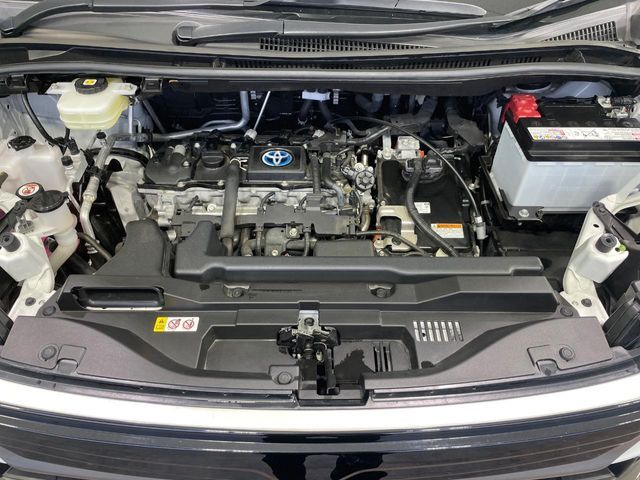 TOYOTA VOXY HYBRID 2023