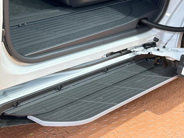 TOYOTA VOXY HYBRID 2025