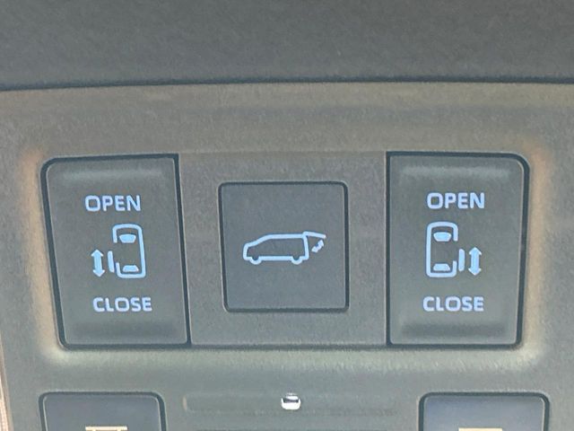 TOYOTA VOXY HYBRID 2025