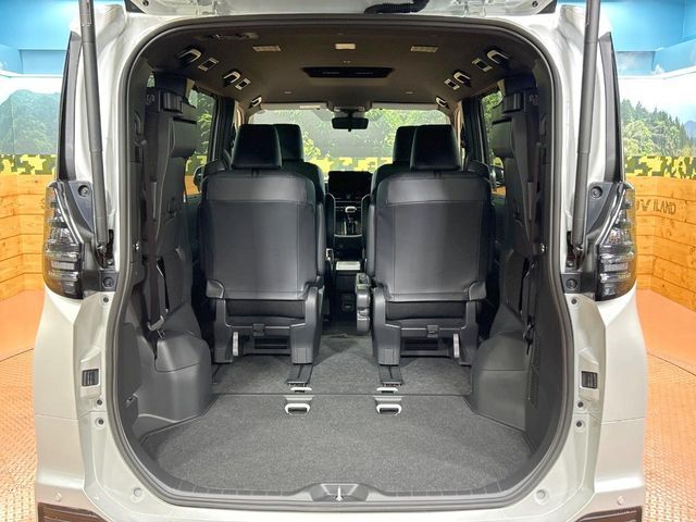 TOYOTA VOXY HYBRID 2025