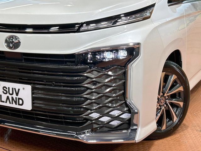 TOYOTA VOXY HYBRID 2025