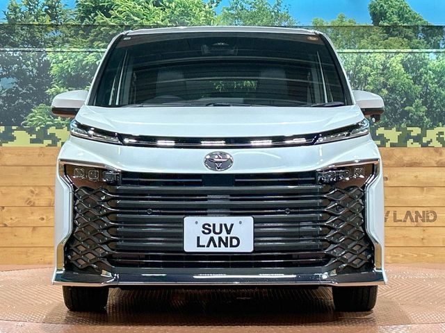 TOYOTA VOXY HYBRID 2025