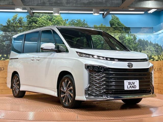 TOYOTA VOXY HYBRID 2025
