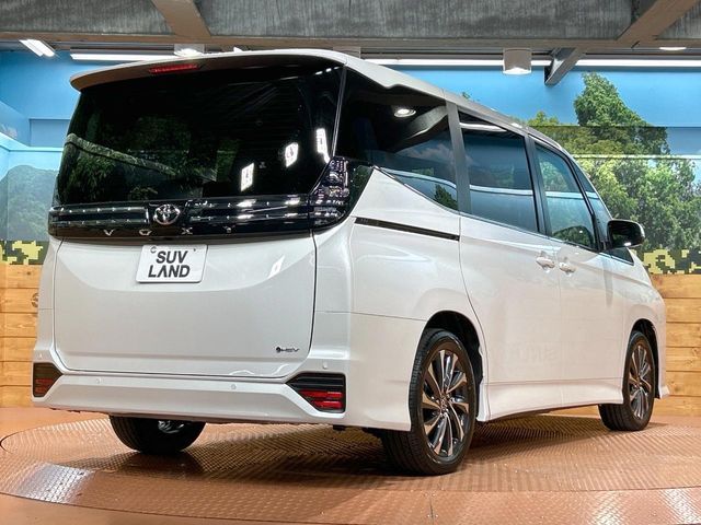 TOYOTA VOXY HYBRID 2025