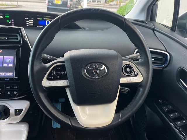 TOYOTA PRIUS 2016
