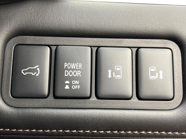 MITSUBISHI DELICA D:5 4WD 2023