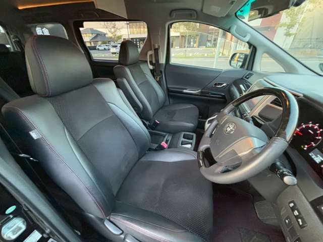 TOYOTA VELLFIRE 2013