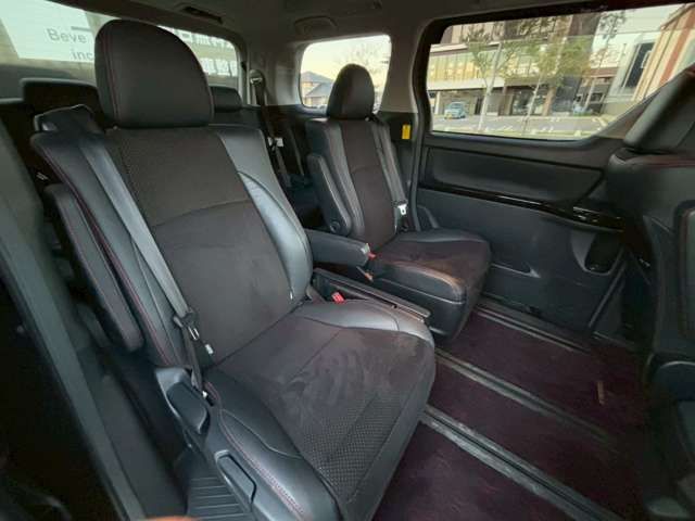 TOYOTA VELLFIRE 2013