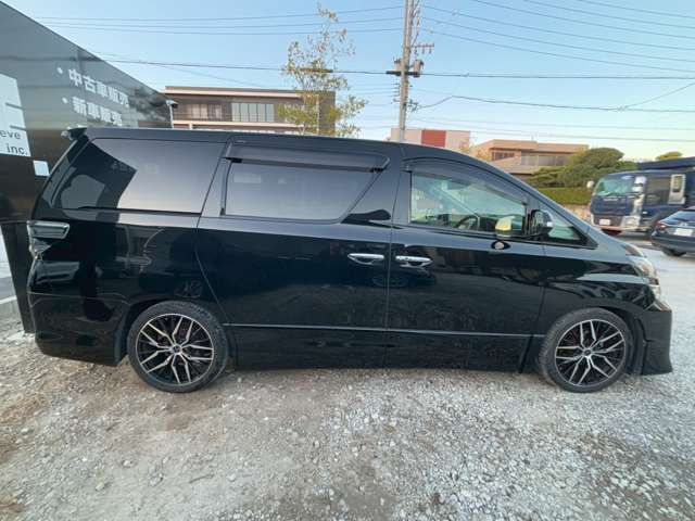 TOYOTA VELLFIRE 2013