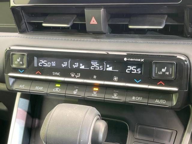 TOYOTA VOXY HYBRID 2022