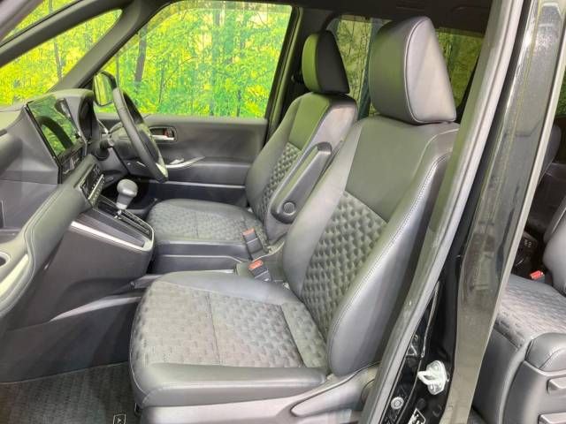 TOYOTA VOXY HYBRID 2022