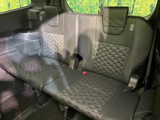 TOYOTA VOXY HYBRID 2022