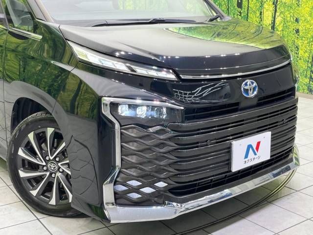 TOYOTA VOXY HYBRID 2022