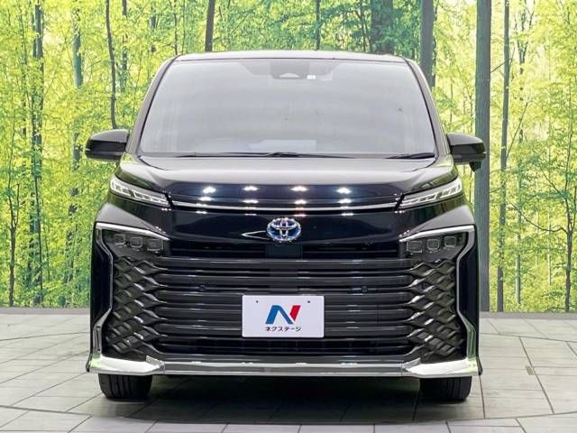 TOYOTA VOXY HYBRID 2022