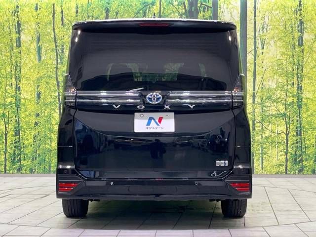 TOYOTA VOXY HYBRID 2022