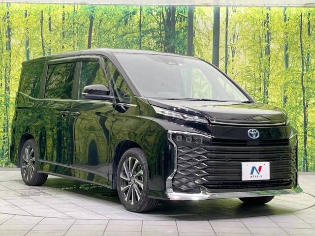 TOYOTA VOXY HYBRID 2022