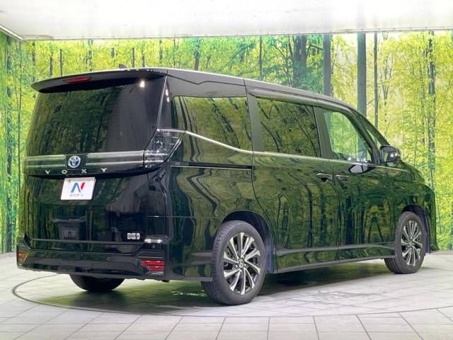 TOYOTA VOXY HYBRID 2022