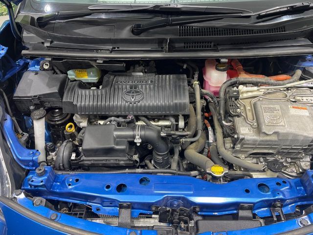 TOYOTA SIENTA HYBRID 2016