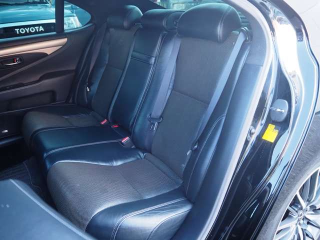 TOYOTA LEXUS LS600h 2012