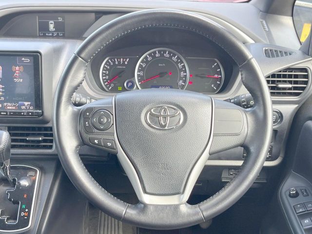 TOYOTA VOXY 2015