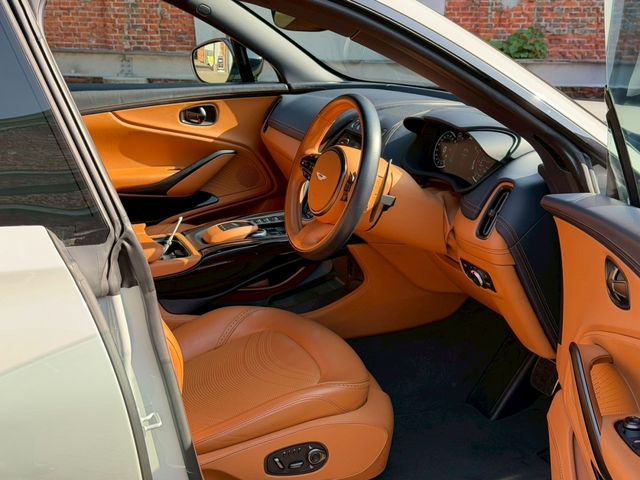 ASTON MARTIN ASTON MARTIN SUV 2024