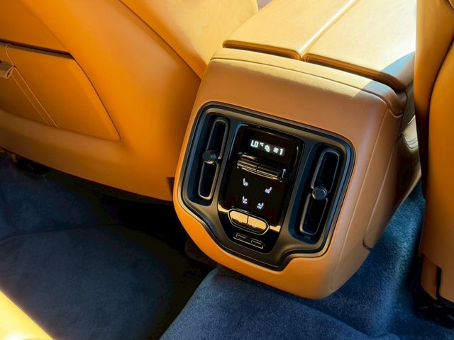 ASTON MARTIN ASTON MARTIN SUV 2024