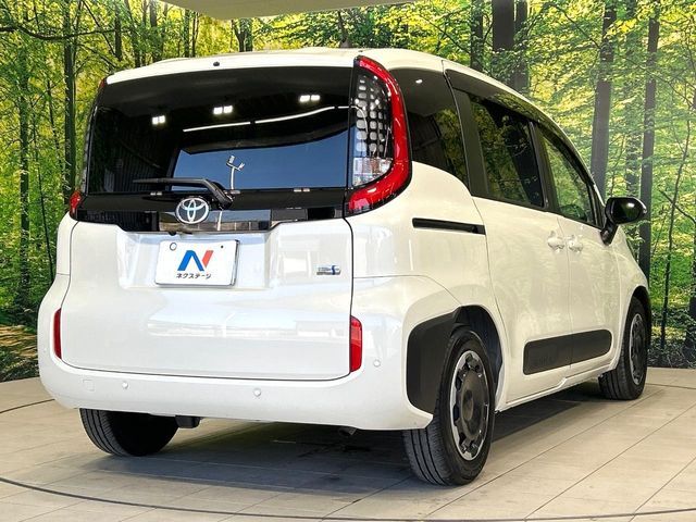 TOYOTA SIENTA HYBRID 2024