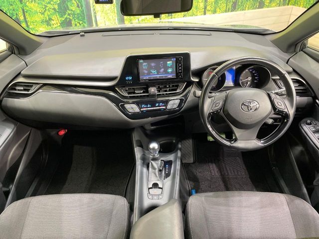 TOYOTA C-HR 2017