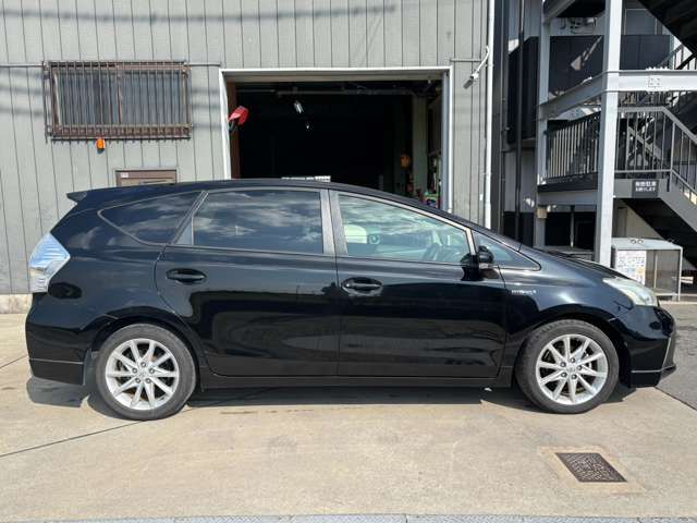 TOYOTA PRIUS Alpha 2013