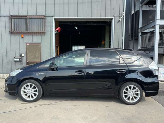 TOYOTA PRIUS Alpha 2013