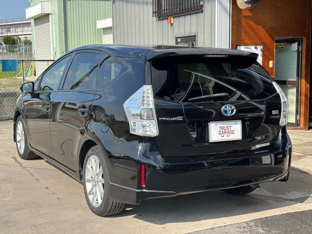 TOYOTA PRIUS Alpha 2013