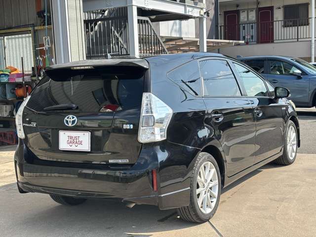 TOYOTA PRIUS Alpha 2013