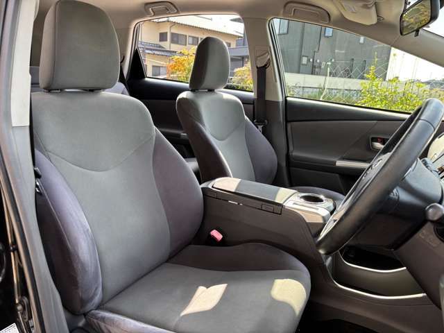 TOYOTA PRIUS Alpha 2013