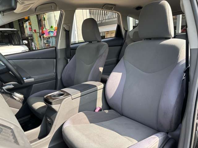 TOYOTA PRIUS Alpha 2013