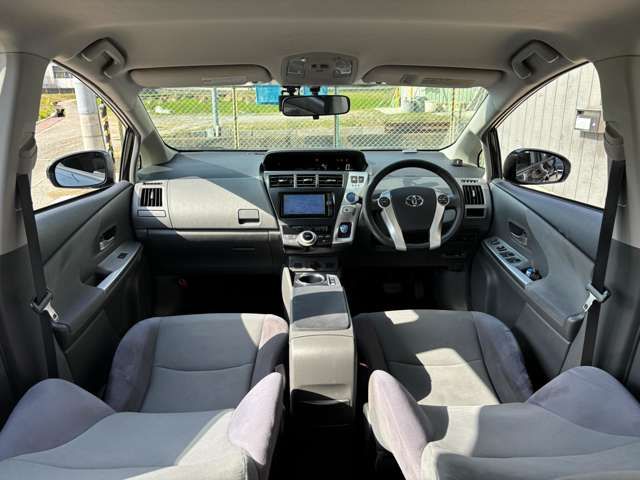 TOYOTA PRIUS Alpha 2013