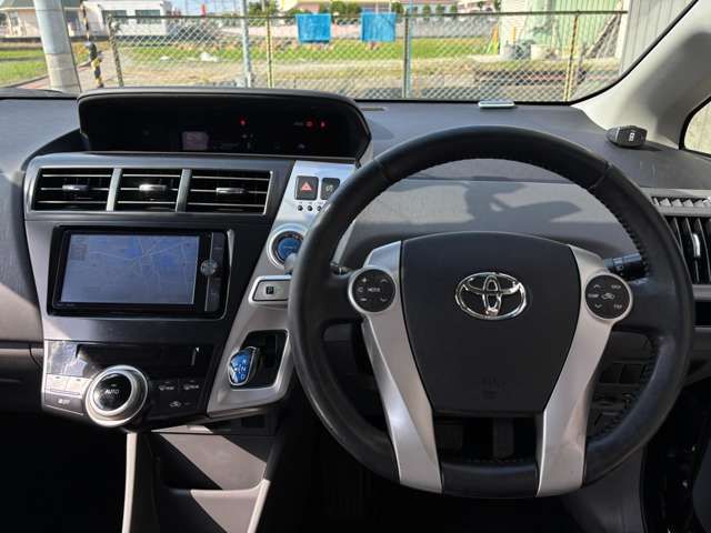 TOYOTA PRIUS Alpha 2013